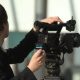 Filmproduktion: Kameramann bei Dreharbeiten für einen Messefilm in Köln